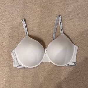 PINK Victoria's Secret White Molded T-Shirt Bra with Logo Straps